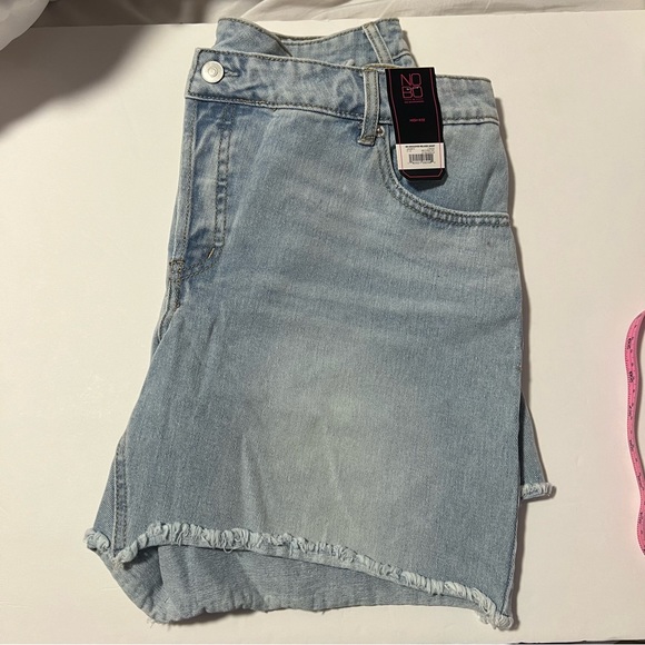 No Boundaries High Rise Crossover Relaxed Short - Picture 3 of 7